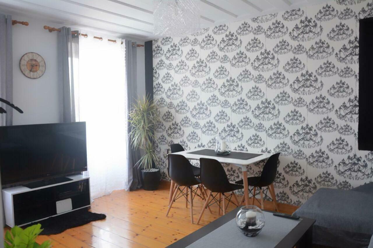 Laval Apartment Mantouki Esterno foto