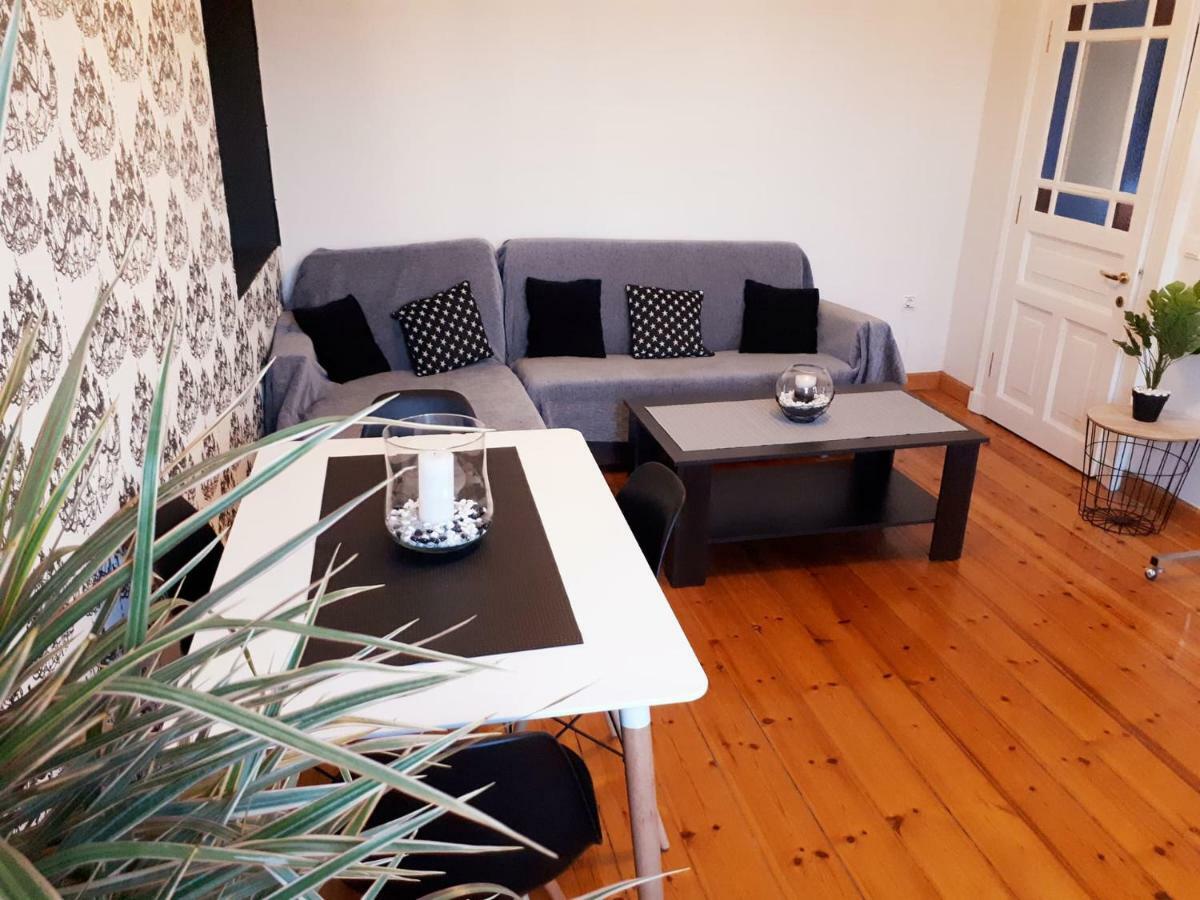 Laval Apartment Mantouki Esterno foto